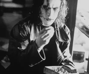 TRUTH UNTOLD: The tragic true story of how Brandon Lee died on ‘The Crow’ movie set in 1993