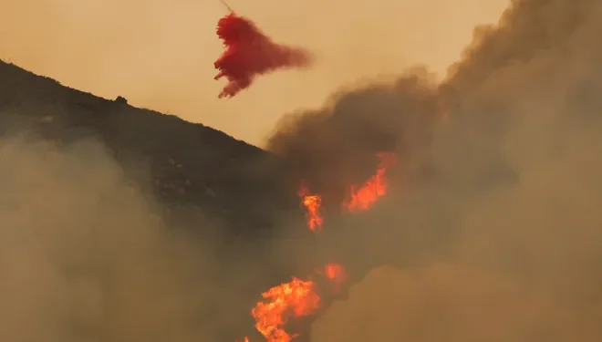 SHOCKING: 8 California firefighters Just injured in freeway rollover after battling Airport Fire