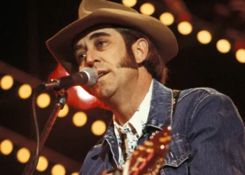 Sturgill Simpson Channels Don Williams With Superb Cover of the Hit Song “Tulsa Time”