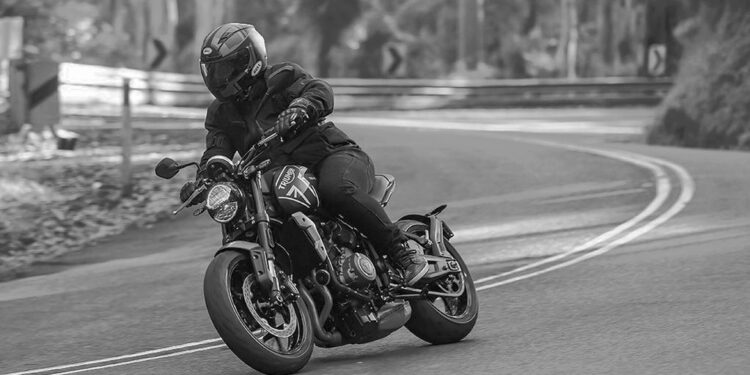 Triumph Trident 660 (2021-On): The Perfect Blend of Performance and Style