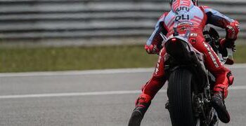 BREAKING: Marc Márquez set the pace in the wet during the warm-up at Buriram