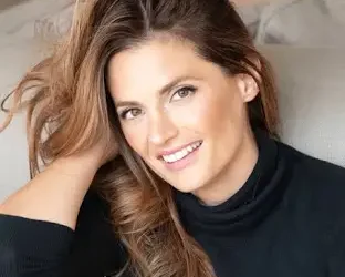 FINALLY OUT: Murder in a Small Town 1×03 Promo “A Chill Rain” (HD) ft. Stana Katic