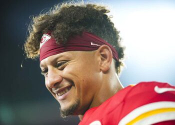 Kyle Shanahan and Nick Bosa Discuss What Makes Patrick Mahomes Great.