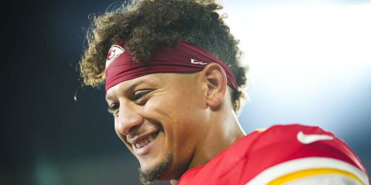 Kyle Shanahan and Nick Bosa Discuss What Makes Patrick Mahomes Great.