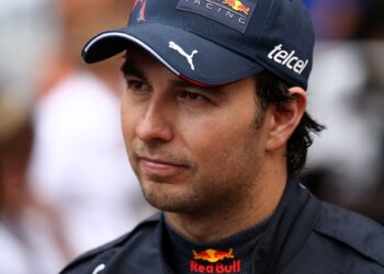 Checo Pérez enciende la F1 con un audaz impulso de regreso: ¿podrá cerrar la brecha en la clasificación de pilotos?