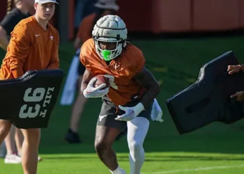 CJ Baxter Releases Heartfelt Letter to Texas Longhorns Teammates