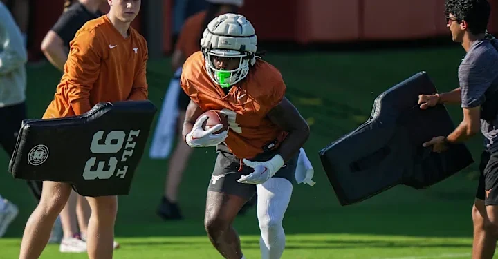 CJ Baxter Releases Heartfelt Letter to Texas Longhorns Teammates