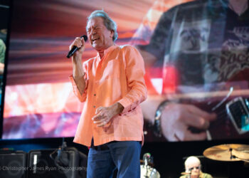 A NIGHT OF PURPLE THUNDER: Deep Purple Rocks Manchester