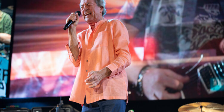 A NIGHT OF PURPLE THUNDER: Deep Purple Rocks Manchester