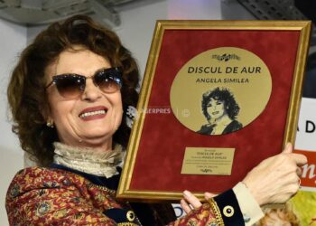 Lansare de albume şi sesiune de autografe ale artiştilor Angela Similea şi Marius Ţeicu