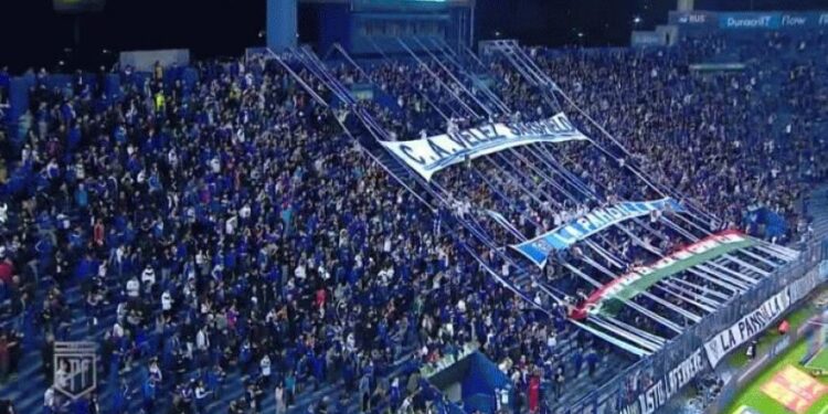 La pasión no se cambia: ministro de Kicillof participó del regreso a las canchas