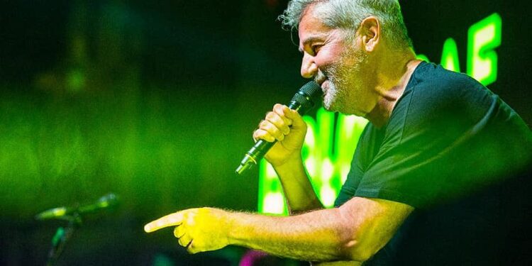 Popular Romanian band faces image crisis after lead singer gets involved in event organized by city hall