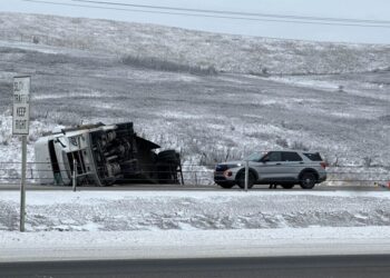 Afternoon chaos on Deerfoot Trail: Overturned truck brings traffic to a halt, disrupting northbound commutes near Airport Trail.