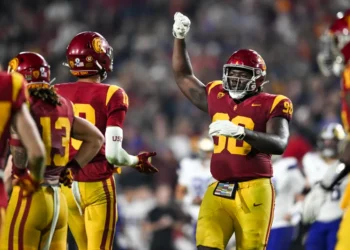 LATEST TRANSFER: Oregon Ducks land transfer from USC DL Bear Alexander