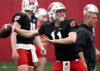 Wisconsin’s Mabrey Mettauer expects to enter transfer portal as Badgers’ QB exodus continues.