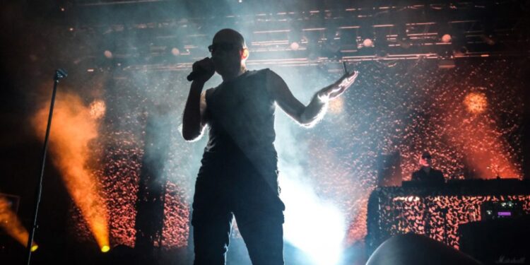 A rejuvenated Sisters of Mercy were terrific at Brooklyn Paramount with Blaqk Audio (review, pics, video, setlist)