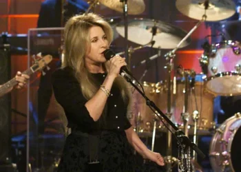 Fleetwood Mac’s Back-And-Forth That Nearly Led to Sheryl Crow Replacing Christine McVie