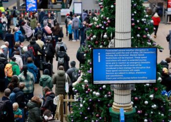 BREAKING: Edinburgh rail passengers urged ‘do not travel’ amid heavy snowfall