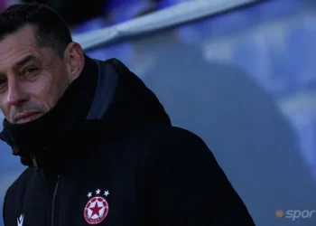 Червените продължават преговорите за нов централен защитник