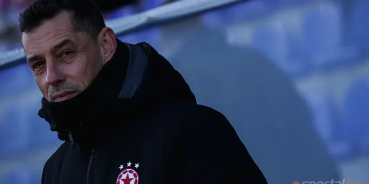 Червените продължават преговорите за нов централен защитник