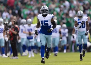 Dallas Cowboys waste no time filling Ezekiel Elliott’s vacant roster spot ahead of Week 18 with newest signing