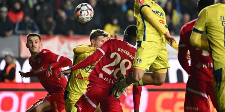 Exclusiv Jucătorul cheie de la Dinamo forțează plecarea! O mare problemă pentru Kopic: are ofertă și vrea transferul