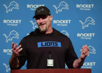 Lions’ Alex Anzalone moves closer to playing vs. Vikings, coming back from broken forearm