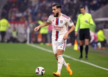 Rayan Cherki accepte une proposition de contrat en Arabie Saoudite et prévoit un départ cet été