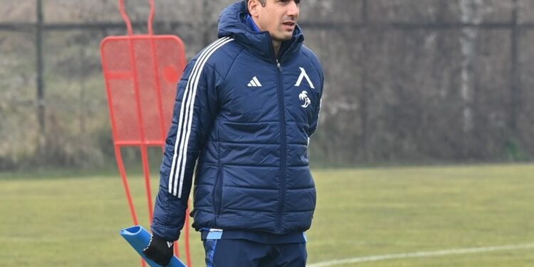 Хроники за завръщане: Медицинският щаб на Левски споделя смесени прогнози за завръщането на Веласкес. Прочетете повече В….