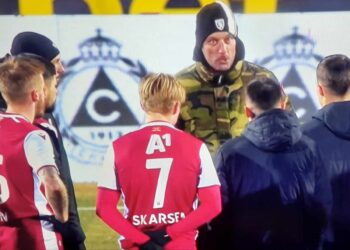 ПРИЗОВ ЗА ДЕЙСТВИЕ: Феновете на ЦСКА трябва да се обединят срещу примитивното поведение и да подкрепят отбора с класа. Прочетете повече от статията на 👇👇👇