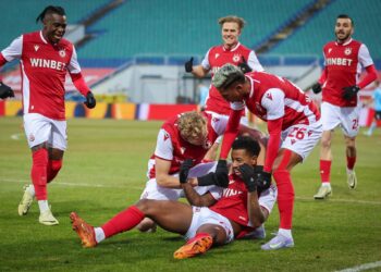 ПРОБЪЛЪК НАДЕЖДА: ЦСКА не остави шанс на Арда – 2:0. Научете повече на 👇 👇 🔥 