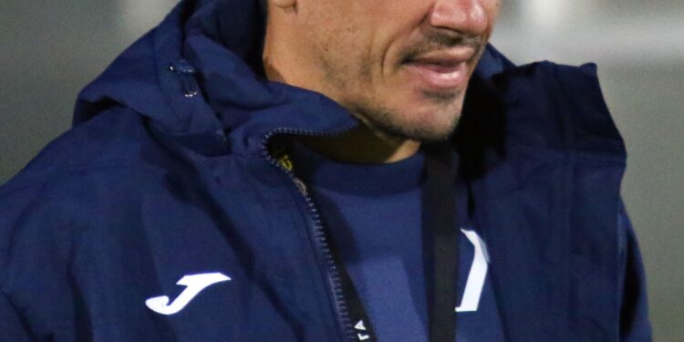 Легендата на Левски София и асистент треньор Живко Миланов е готов да поеме нова работа в Гърция като старши треньор на Панаionsинаикос