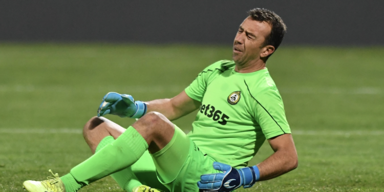 Ще го направи ли Славия наистина? 48-годишният Гошо Петков може да се появи срещу „армейците“.Научете повече на