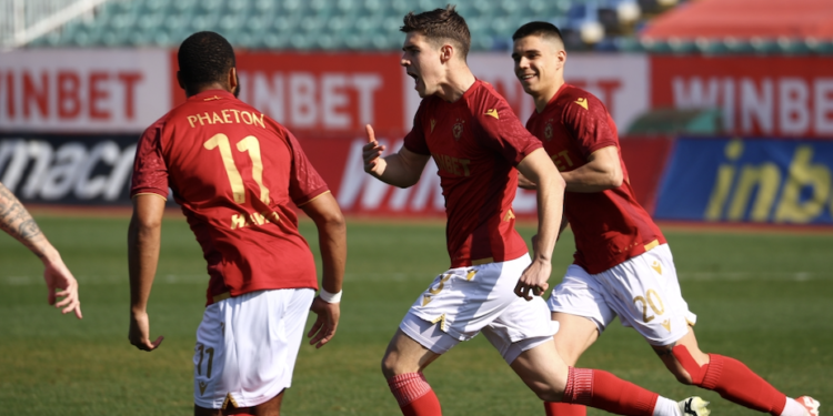 Той е №1 и през зимата, Томаш се кълне в него, а ЦСКА още не му е предложил нов договор. Прочетете повече на… 