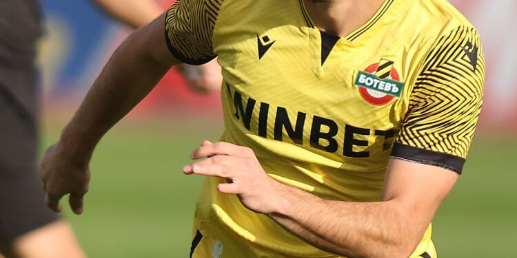 Димитър Танев ще отсъства пет седмици заради счупен пръст срещу Черно море