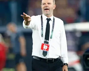 Треньорът на ЦСКА София Стойчо Младенов ще напусне след като получи обаждане от английския клуб Норич Сити, договорът подписан и пътуването планирано