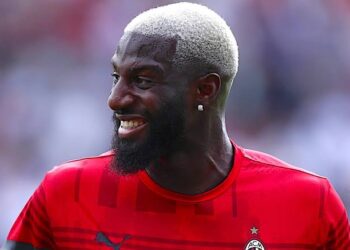 ЦСКА София проявява интерес към подпис с Тиемуе Бакойоко, бивш полузащитник на Челси и настоящ играч на ПАОК, за да укрепи средата на терена