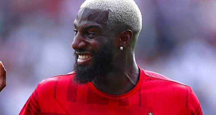 ЦСКА София проявява интерес към подпис с Тиемуе Бакойоко, бивш полузащитник на Челси и настоящ играч на ПАОК, за да укрепи средата на терена