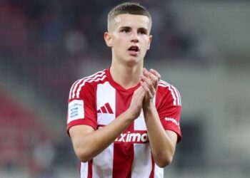 Левски София предлага 15 милиона за гръцкия талант Музакитис, като той подписва седемгодишен договор, документите почти готови, а полетът за България е насрочен