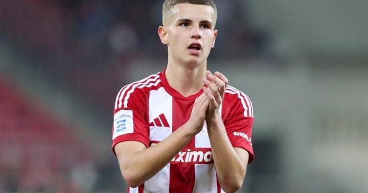 Левски София предлага 15 милиона за гръцкия талант Музакитис, като той подписва седемгодишен договор, документите почти готови, а полетът за България е насрочен