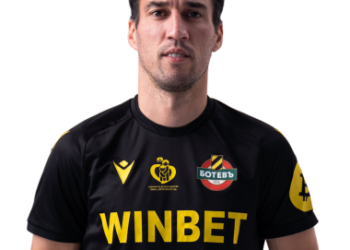 Двама ключови играчи на Ботев Пловдив, Ивелин Попов и Николай Илиев, претърпяха контузии, след като се сблъскаха помежду си по време на тренировка