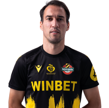 Двама ключови играчи на Ботев Пловдив, Ивелин Попов и Николай Илиев, претърпяха контузии, след като се сблъскаха помежду си по време на тренировка