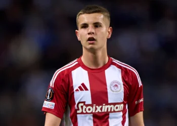 Олимпиакос иска Илияни Стефанов в замяна на Музакитис, Музакитис приема да се присъедини към Левски с 6-годишен контракт и иска игрово време