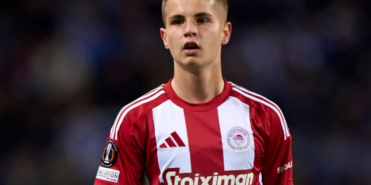 Олимпиакос иска Илияни Стефанов в замяна на Музакитис, Музакитис приема да се присъедини към Левски с 6-годишен контракт и иска игрово време