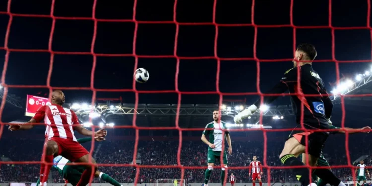 Καθυστερημένος ουρλιαχτός καθοδηγεί τον Ολυμπιακό στα ημιτελικά του Κυπέλλου Ελλάδας