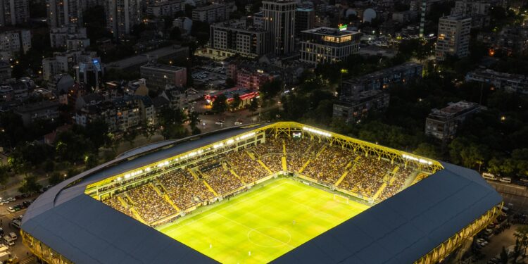 Ботев Пловдив ще обяви партньорско споразумение със Stake като основен спонсор на екипите си, като преговорите почти са завършени