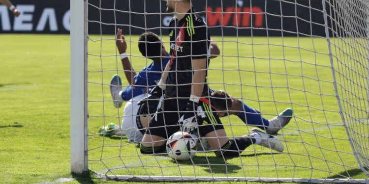 Един от любимците на Мъри посече Левски: Така не става! Веласкес, знаете ли с тези къде сте попаднали?