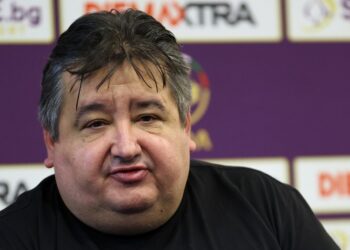 Крият скандал в БФС: Илиан Илиев е свалил Атанас Караиванов от самолета за Ейре