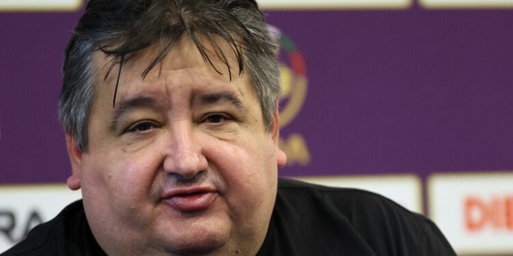 Крият скандал в БФС: Илиан Илиев е свалил Атанас Караиванов от самолета за Ейре