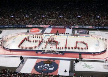 Legendary Ohio State band pulls off script ‘Ohio’ on Stadium Series ice